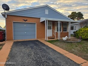 Building Photo - 10 Pine Valley Dr