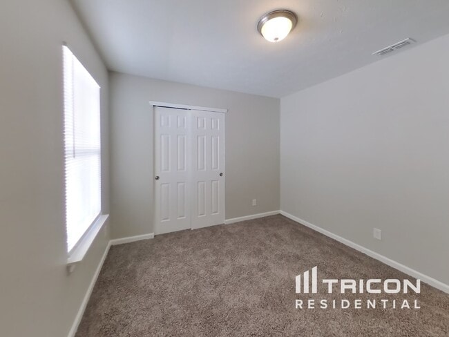 Building Photo - 718 Jefferson Park Dr