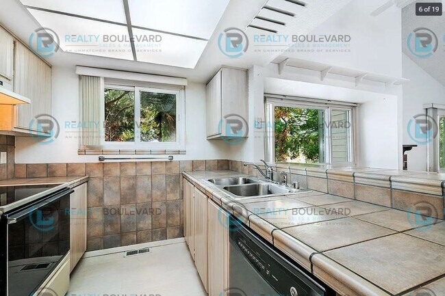 Building Photo - This stunning two-bedroom, two-bathroom to...