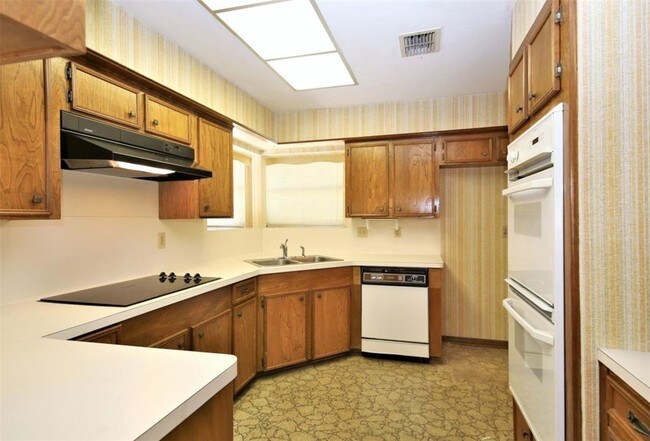 Building Photo - 10615 Windriver Dr