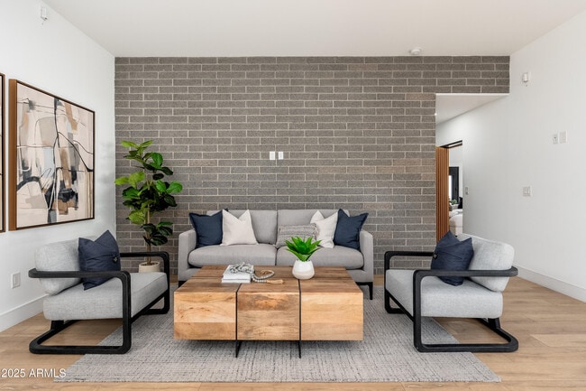 Building Photo - 4421 E Earll Dr