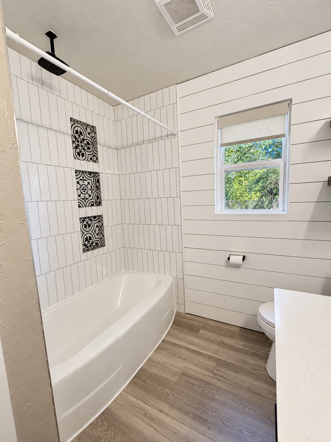 Building Photo - Charming 2 Bed 1 Bath