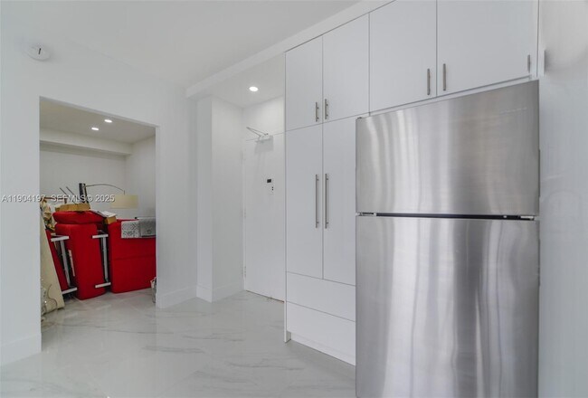 Building Photo - 1950 S Ocean Dr