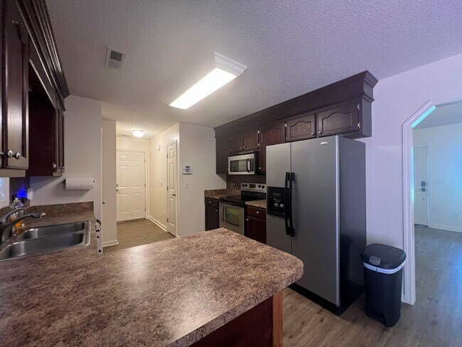 Building Photo - 3290 Valencia Dr