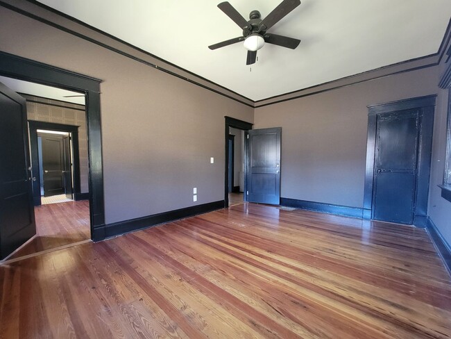 Building Photo - 10ft Ceilings - Chandeliers - Linen Gold S...