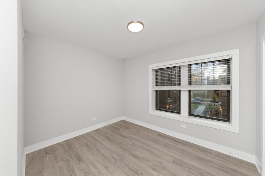 Building Photo - 1133 Oak Ave