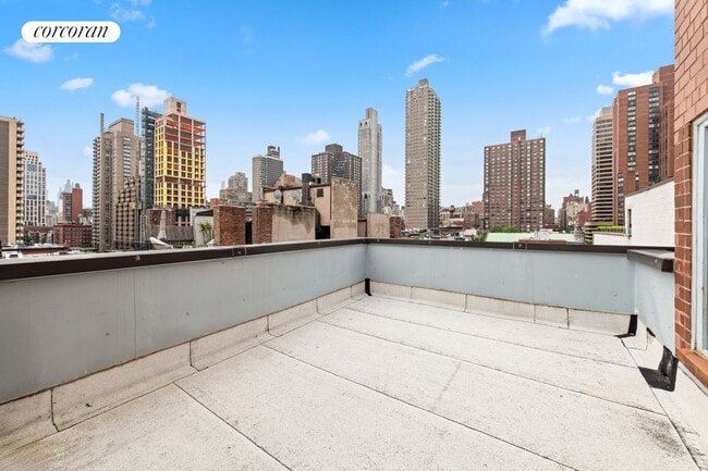 Building Photo - 300 E 90th St