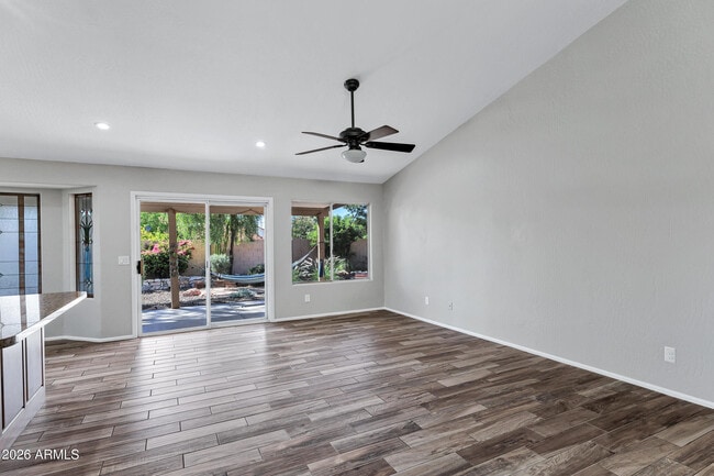 Building Photo - 4315 E Rocky Slope Dr