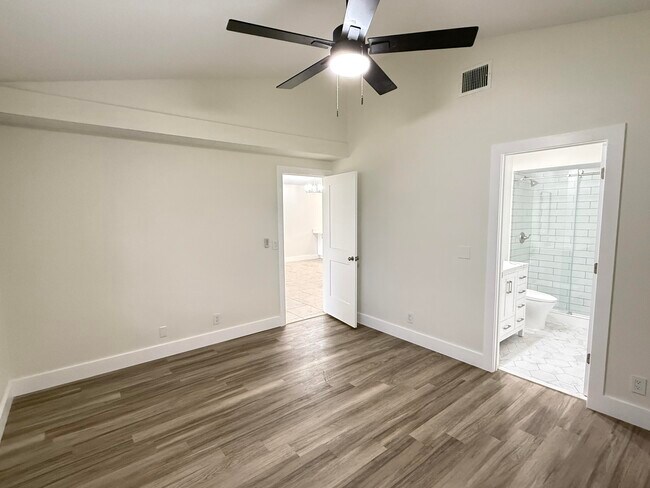 Building Photo - 707 Club Dr