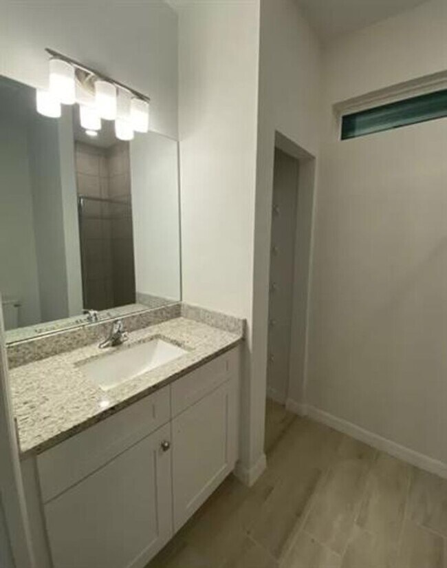 Building Photo - 3237 SW Santa Barbara Pl