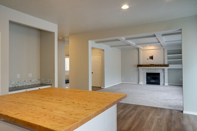 Building Photo - Price reduction-Lakeland Hills 2 Story