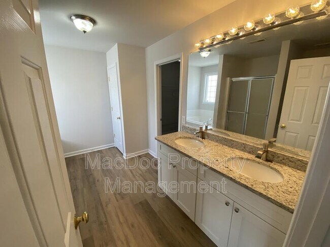 Building Photo - 7218 John Taylor Mews