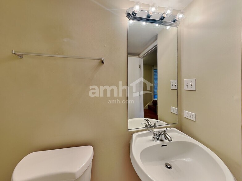 Building Photo - 7003 Pyramid Dr