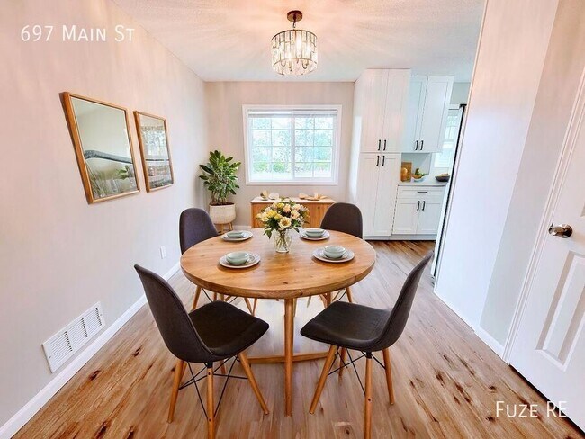 Building Photo - 697 Main St