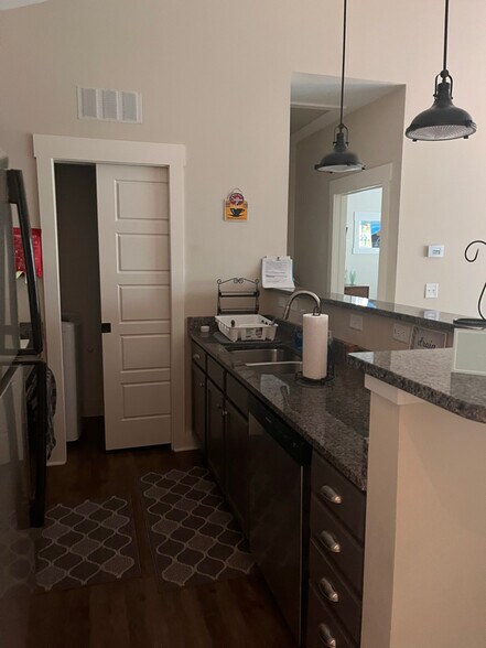 Building Photo - 32 Plant Pl