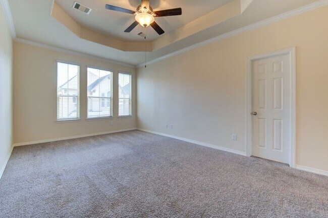 Building Photo - 10014 Spring Shadows Park Cir