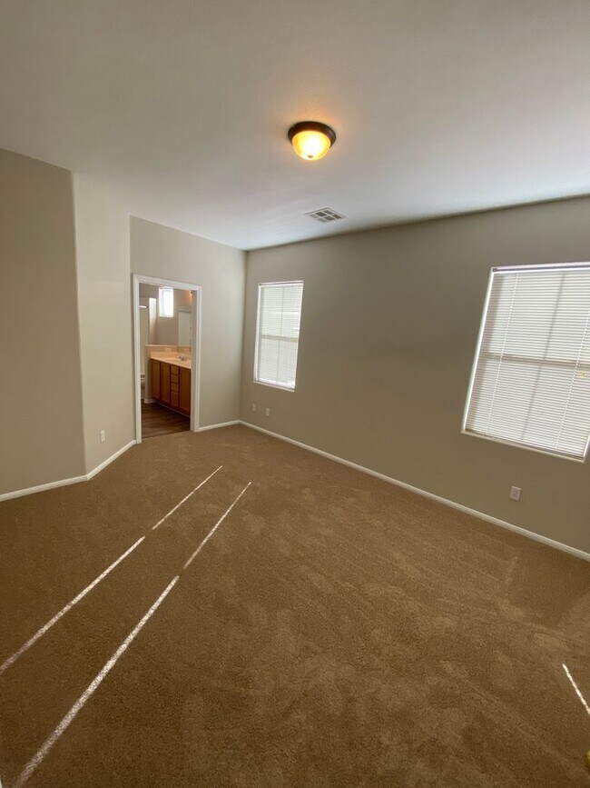 Building Photo - AMERICANA Property Mgmt - Freshly remodele...