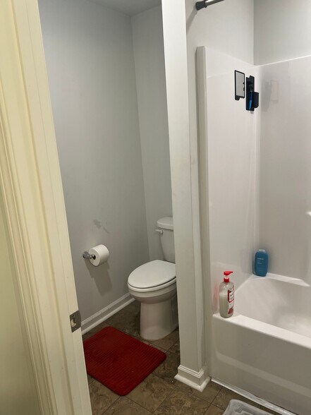 Building Photo - 214 Great Bend Dr
