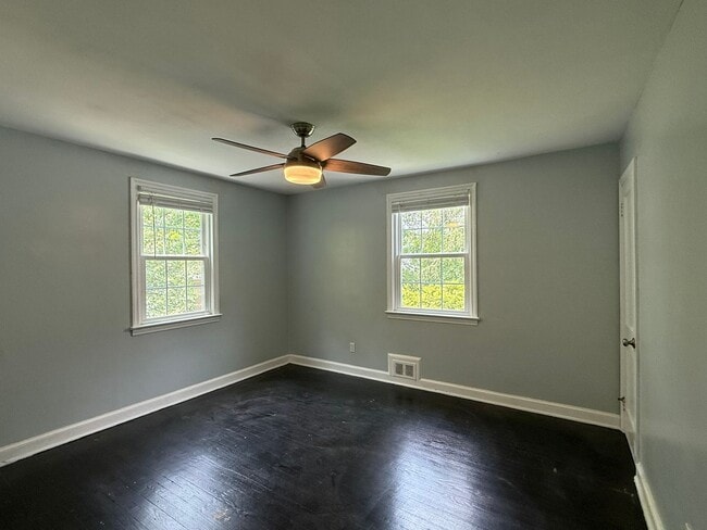 Building Photo - Beautifully Updated 4 Bedroom Cape Cod