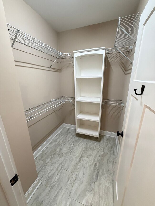 Building Photo - Charming & Spacious 3-Bedroom Home with a Large Fenced Yard!