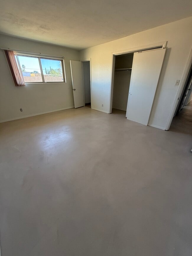 Building Photo - House For Rent