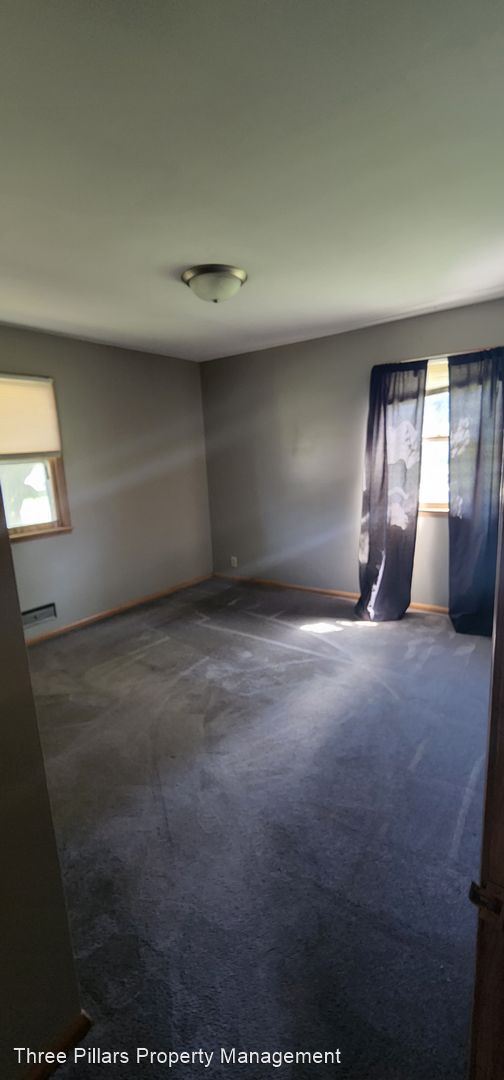 Building Photo - 2 br, 1 bath House - 950 3rd Ave