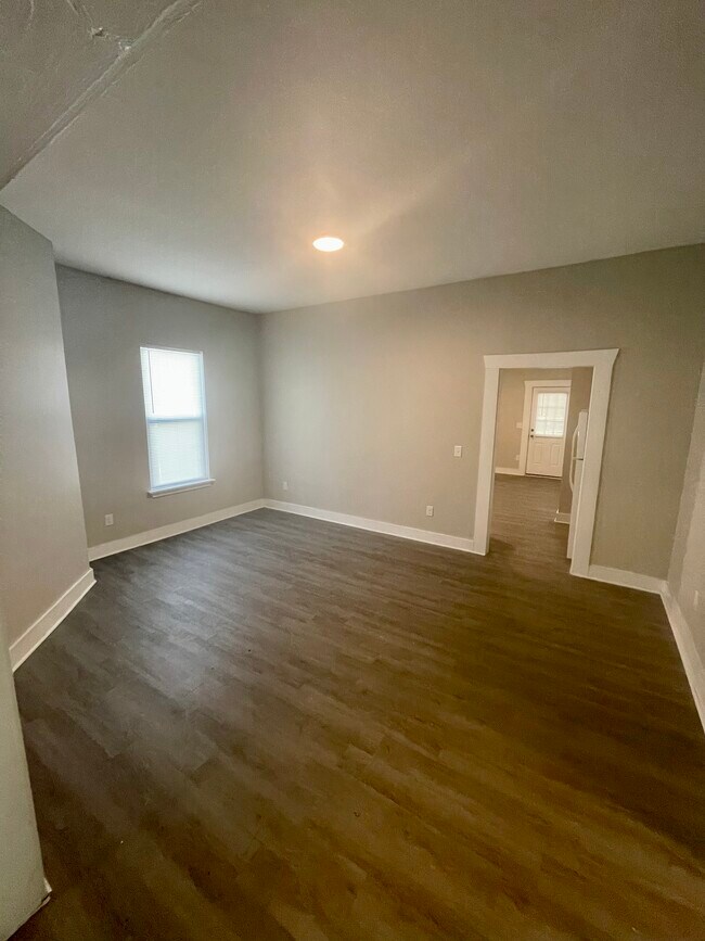 Building Photo - 119 S Pine St