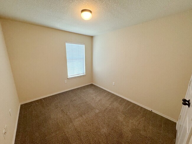 Building Photo - Move-In Special! Get $200 off your first f...