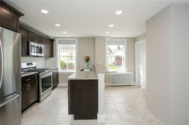 Building Photo - 43 Farewell St