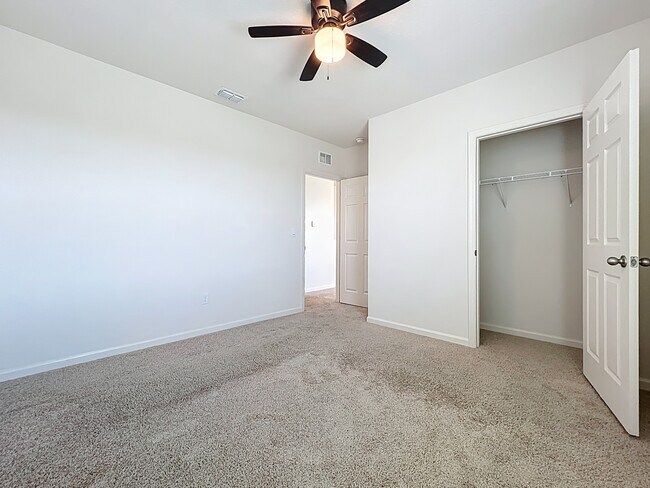 Building Photo - 870 Remington Green Dr SE