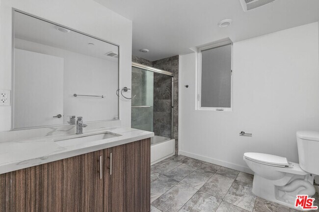 Building Photo - 5229 Willowcrest Ave