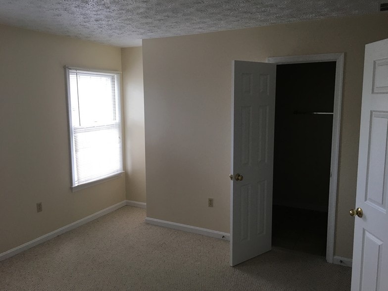 Building Photo - 200 Tudor Dr
