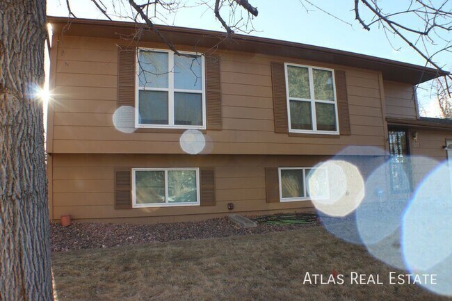 Building Photo - 9415 Brentwood St