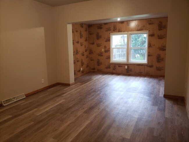 Building Photo - 912 S 4th Ave