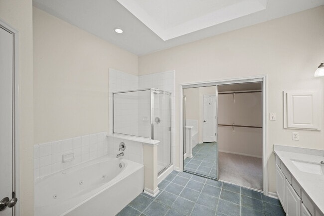 Building Photo - Welcome home to this charming single-story gem in the heart of Silverlake!