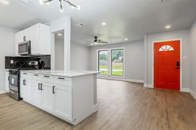Building Photo - 2207 Mykawa Rd