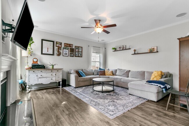 Building Photo - 230 Parrish Ln