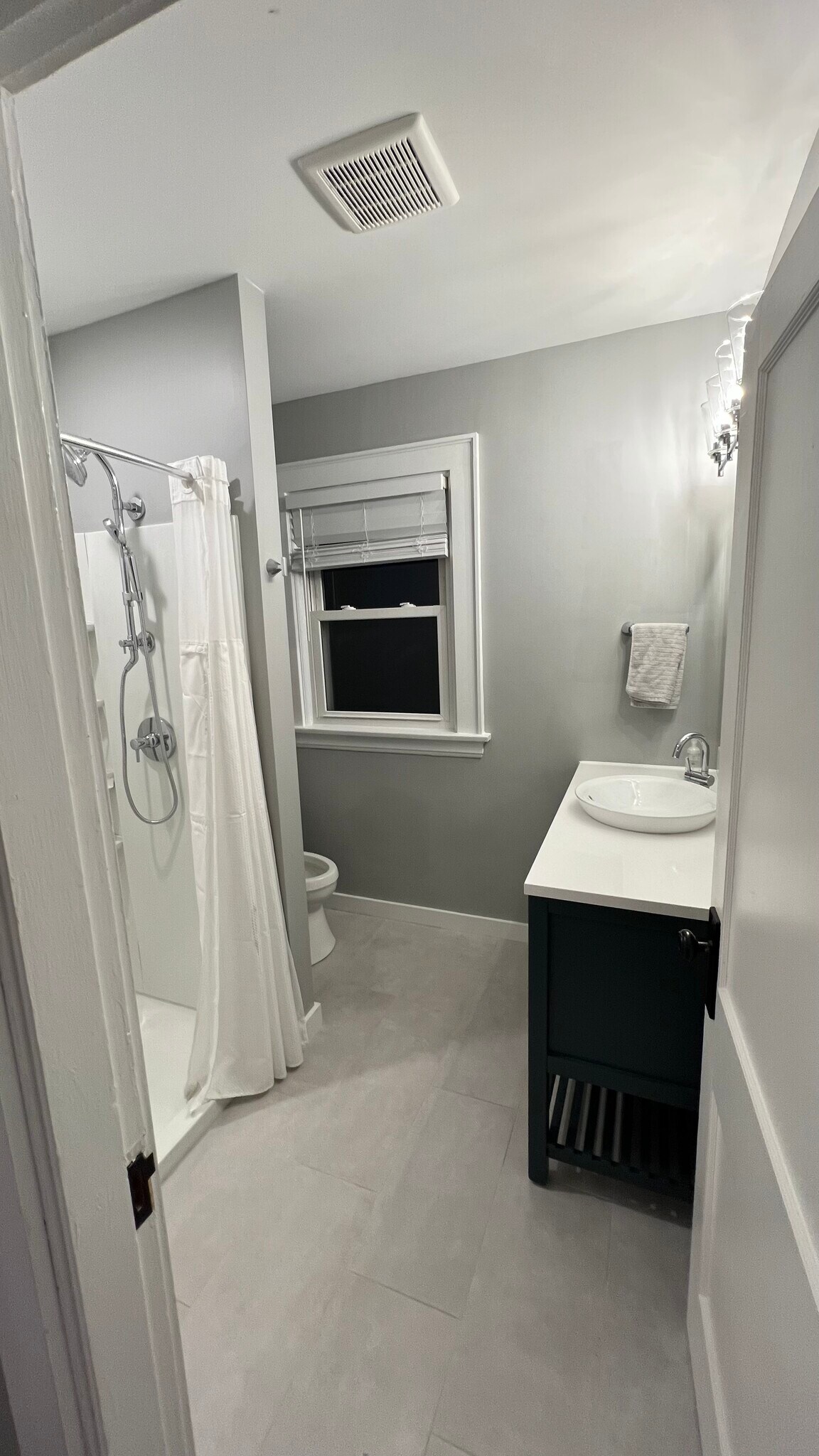 Bathroom w Shower - 3044 Minot Ave