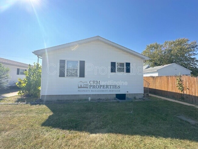 Building Photo - 722 S Lindsay St