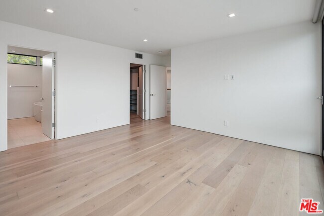 Building Photo - 3104 7th St