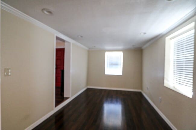 Building Photo - 3 bedroom, 2.5 bathroom home is in a highly sought-after neighborhood in the heart of South Tampa...