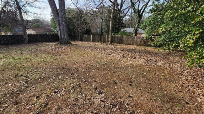 Building Photo - 652 Forest Ridge Dr SE