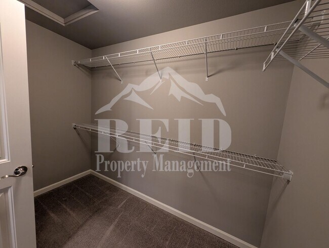 Building Photo - Stunning 3-Bedroom, 2.5-Bathroom Home!