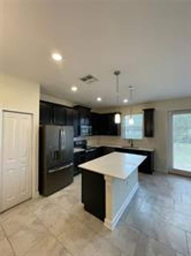 Building Photo - 1202 Payne Stewart Dr