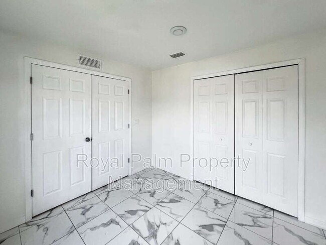 Building Photo - 122 Ivan Ave S