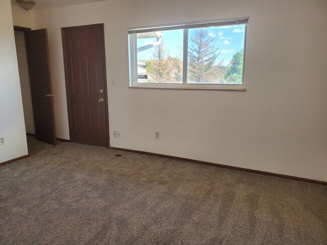 Building Photo - 5528 Fiesta Ln
