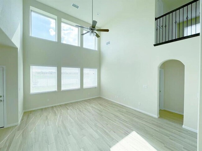 Building Photo - 4403 Silvergrass Ln