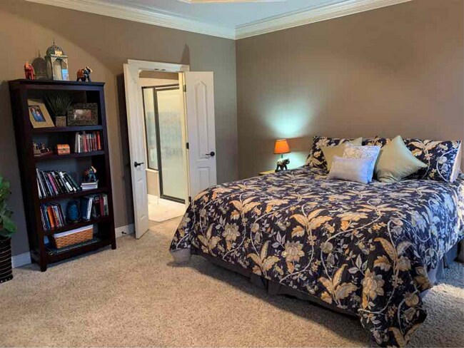Building Photo - Rental in Gated Community
