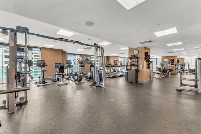 Building Photo - 950 Brickell Bay Dr