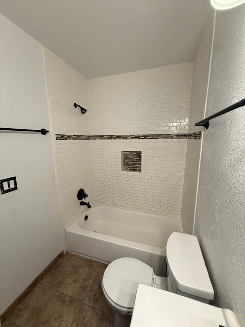 Building Photo - FOR RENT